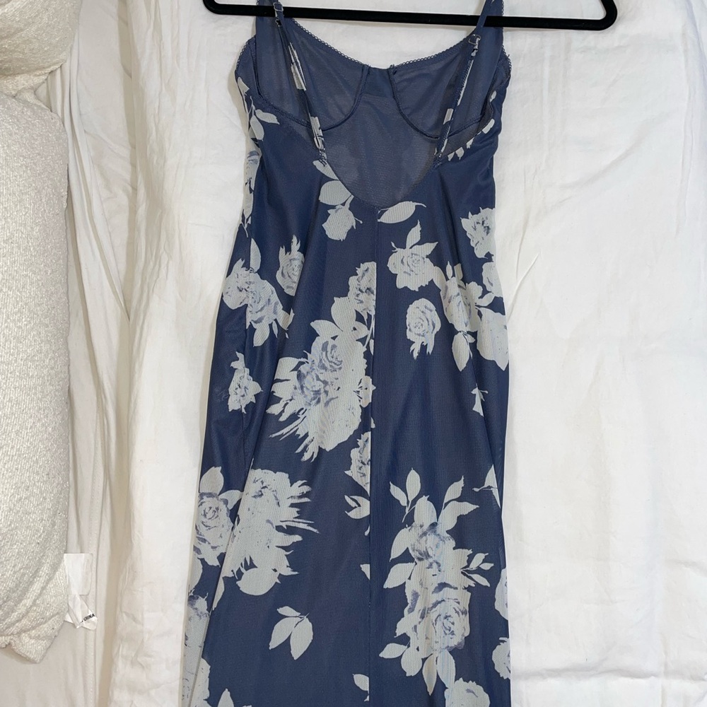 White Fox Boutique Blue Floral Maxi Dress with White Print - Picture 4 of 4